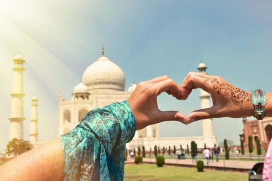 From Agra : 1 day Taj Mahal Sunrise Tour With Fatehpur Sikri