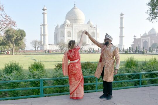 Luxury Sunrise Taj Mahal Tour by SUV Car From Delhi-All Inclusive
