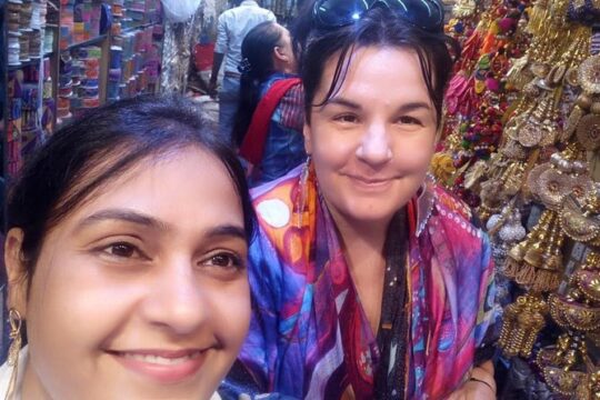 Private Customized Delhi Shopping Tour with Female Consultant
