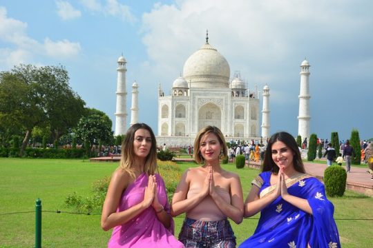 Private Day Taj Mahal and Fatehpur Sikri Tour from Delhi by Car