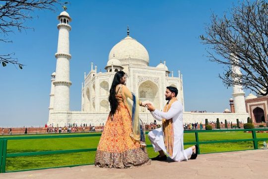 Taj Mahal Private Tour with transfers from Delhi - All Inclusive