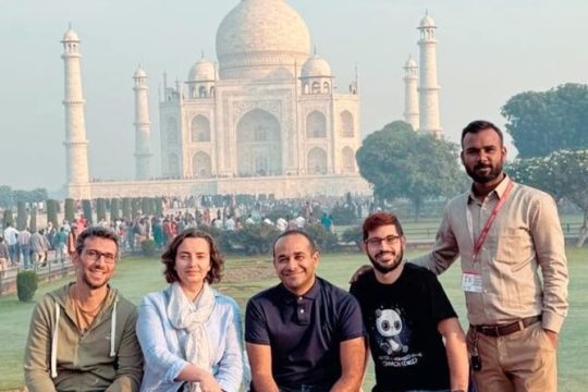 Luxury Sunrise Taj Mahal Tour by SUV Car From Delhi-All Inclusive